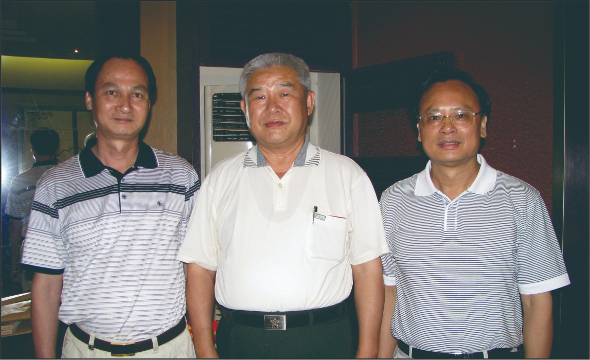 廣西區(qū)發(fā)改委領(lǐng)導(dǎo)陪同中國人民解放軍總參謀部政治部主任賈雪陽軍（照片中）到公司實地考察，并給予“好安節(jié)電器”高度評價